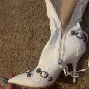 White heels boots